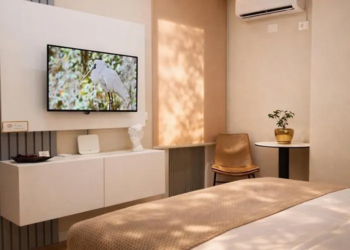 Elis Pensión Tirana